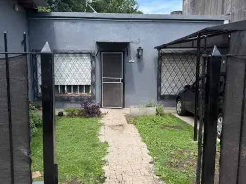 Casa 5 ambientes con 1 baño