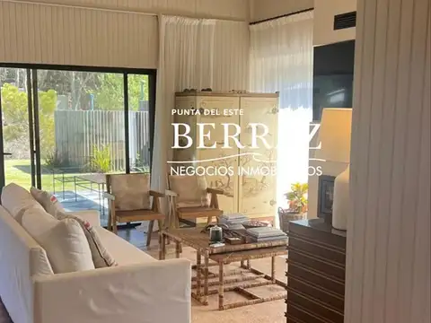 Casa Venta 3 Dormitorios Pueblo San Vicente Lote de 685 m2 Manantiales, Uruguay