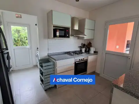 Casa en Venta con 2 cocheras