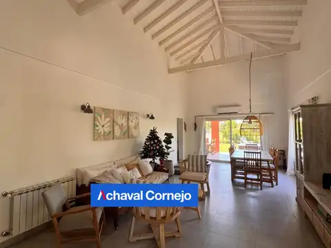 Casa 4 ambientes con 2 baños