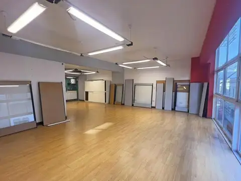 Oficina en Alquiler con 1 cochera