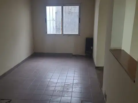 Casa 5 ambientes con 1 baño