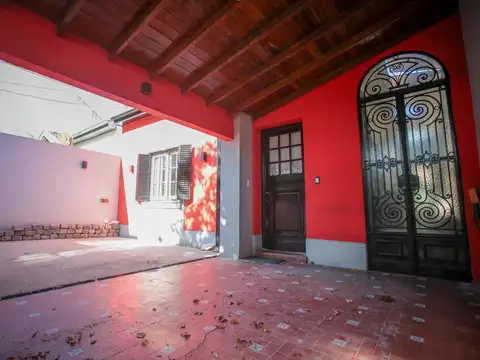 VENTA CASA 4 AMBIENTES CON JARDIN en Villa Pueyrredon
