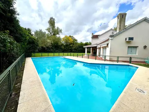 Casa 5 ambientes con 3 baños