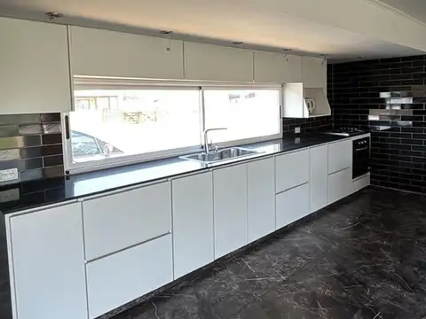 Casa 4 ambientes con 3 baños