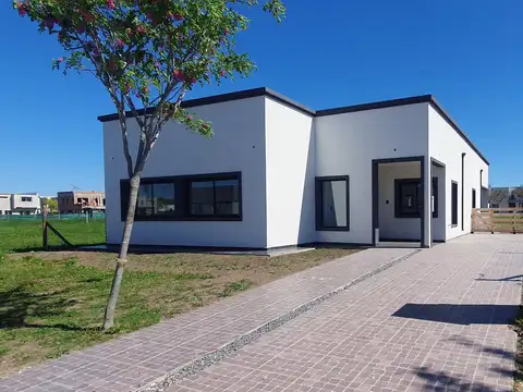 Casa en venta a estrenar, 3 dormitorios, lote interno Barrio San Pablo, Pilar