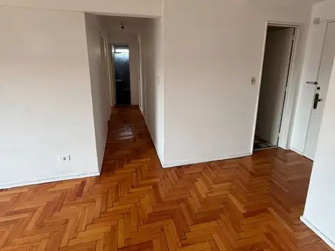 3 AMB. FLORES. TODO LUZ .MUY CÓMODO. IMPERDIBLE