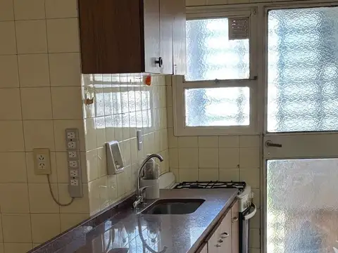 3 AMB. FLORES. TODO LUZ .MUY CÓMODO. IMPERDIBLE