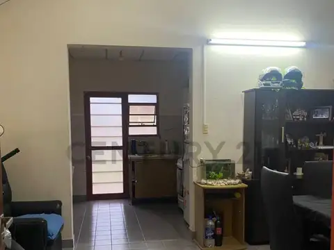 Casa con 2 dormitorios y patio Barrio Los Nogales