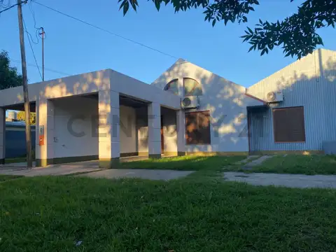 Casa con 2 dormitorios y patio Barrio Los Nogales