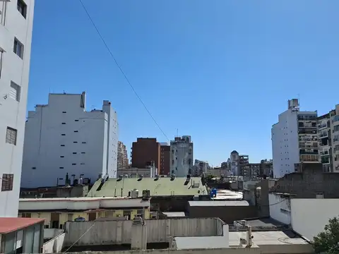 LUMINOSO DEPTO. DE 2 AMBIENTES AL CONTRAFRENTE