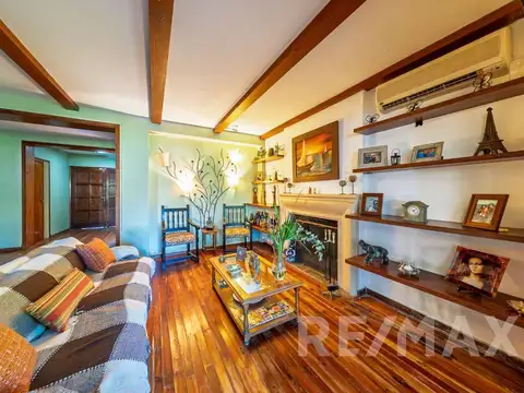 Casa 6 ambientes con 4 baños