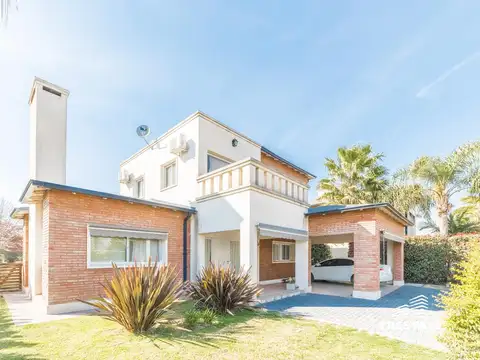 Venta Casa 4 dormitorios Miraflores Funes