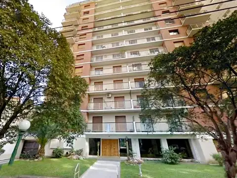EXCELENTE DEPARTAMENTO CON COCHERA EN VENTA - LA ISLA, OLIVOS.