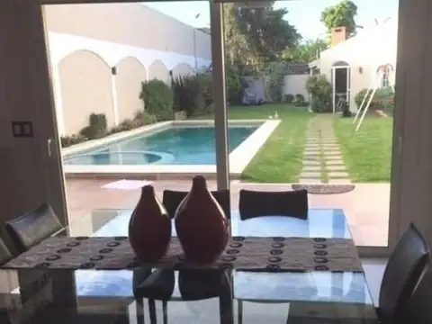 Casa 6 ambientes con 4 baños