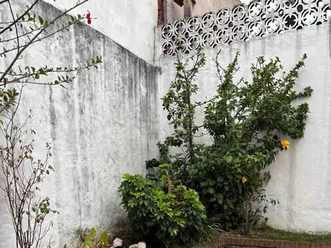 EXCELENTE CASA O 2 PH LISTOS P/HABITAR EN FLORES