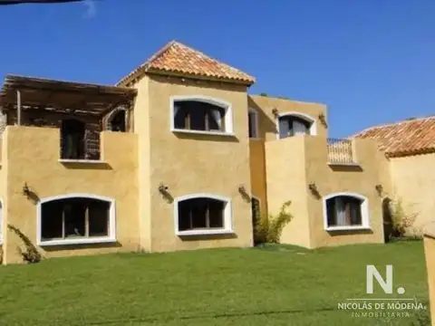 Casa en Venta en Pinares, USD 650.000