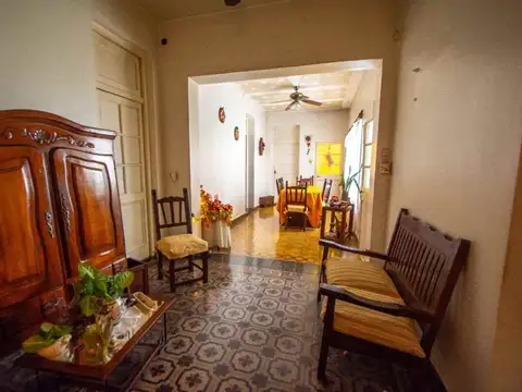 Casa 5 ambientes con cochera y terraza!