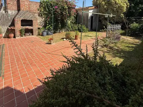 Casa 5 ambientes con 1 baño