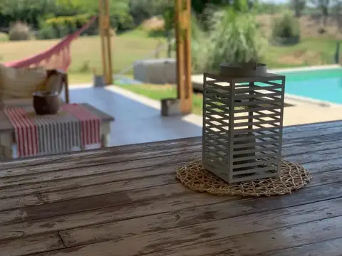 Casa en Alquiler con 4 cocheras