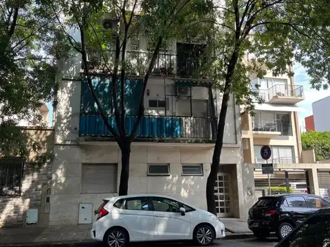 Crisologo Larralde 4000, Piso 1