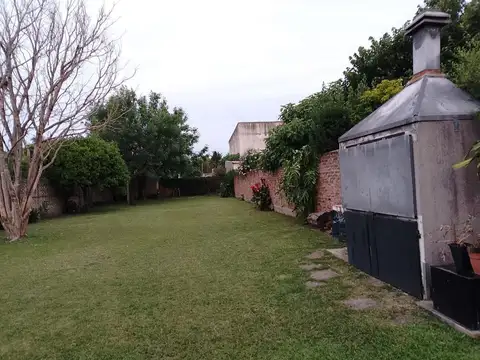 VIVIENDA MULTIFAMILIAR EN CLAYPOLE - GRAN TERRENO