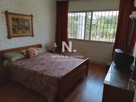 Alquila chalet de 4 dormitorios En zona residencial a metros de Playa Mansa