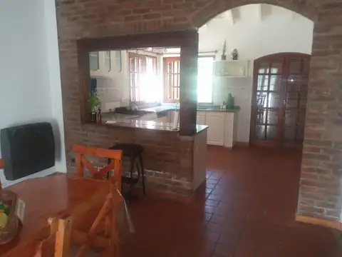 ZONA PILAR, VENDE CASA QUINTA 4 AMB ESTILO COLONIAL SOBRE LOTE PARQUIZADO
