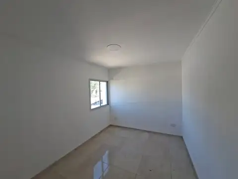 Departamento en Alquiler en Villa Gobernador Galvez, $ 550.000