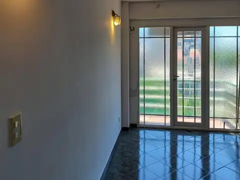 Excelente Monoambiente en Moron Centro 