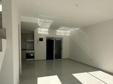 Depto Tipo Casa 3 ambientes con 2 baños