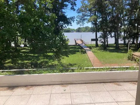 Importante casa en 11 has sobre Rio Paraná Escobar