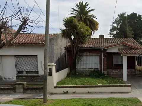 Casa en excelente ubicación! A 100m de estación R. Calzada!
