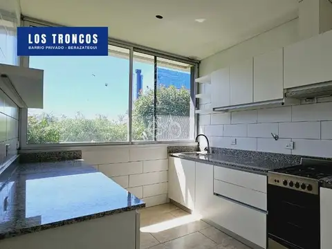 Casa en Alquiler en Los Troncos, USD 2.000