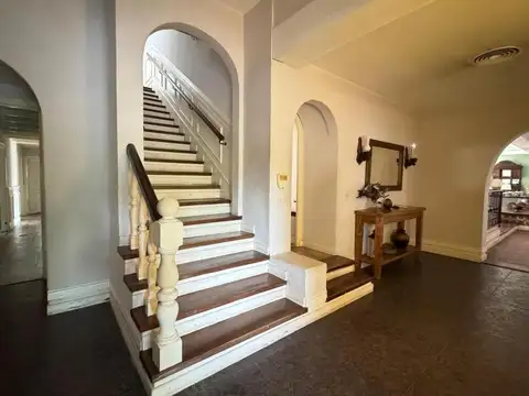 Casa en Venta con 4 cocheras