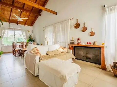 Casa en Venta con 3 cocheras