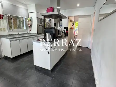 Casa en Venta con 4 cocheras