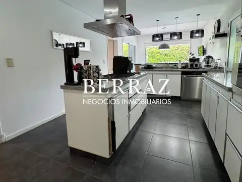 Casa 7 ambientes con 3 baños