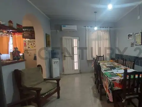 523 entre 3 y 4 100, Piso 0