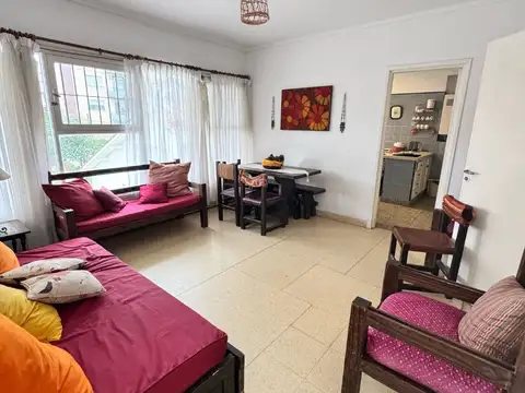 Paseo 111 200, Piso 1