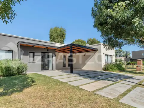 Casa a la venta en Santo Tomás en lote central al área verde del barrio