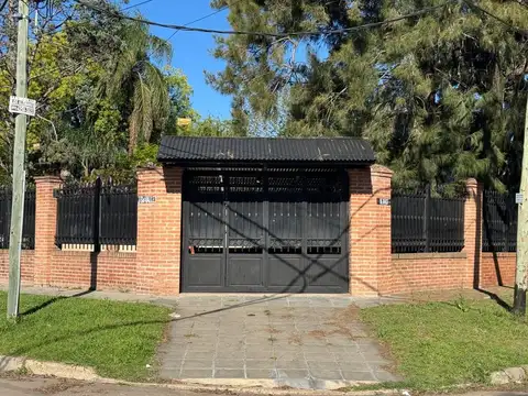VENTA CASA QUILMES OESTE-  con jardin y pileta