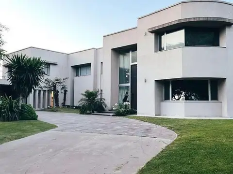 Increíble casa de 6 dormitorios en Kentucky Club de Campo, Funes