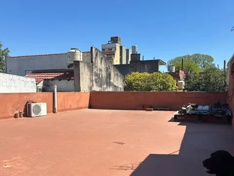 CASA CON COCHERA-PATIO-JARDÍN Y TERRAZA