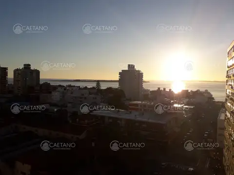 edificio a metros de playa brava
