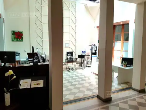 Casa en Venta con 8 cocheras