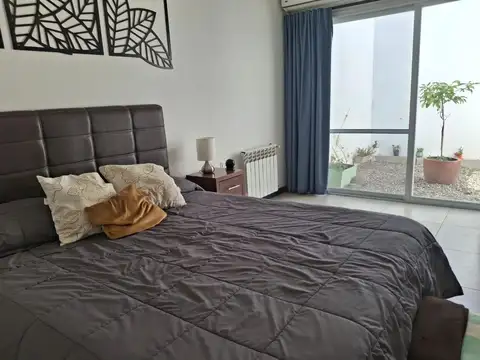 Venta de Casa - tres dormitorios - Barrio La Alameda -