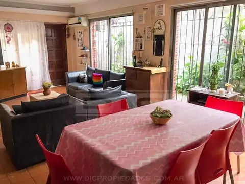 Carlos Casares al 1300 entre Lavalle y 3 de Febrero