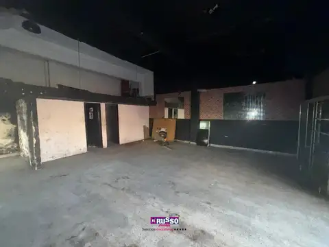 Local en Alquiler en Isidro Casanova, $ 9.999.999