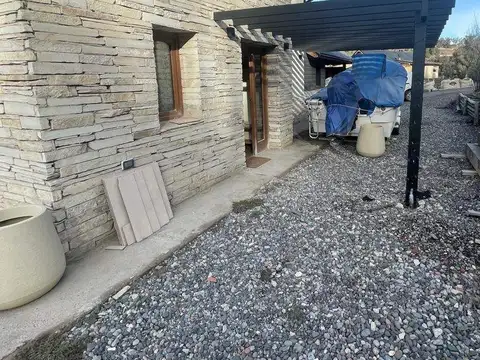 FINA PATAGONIA. Casa en venta c/ cochera en San Martin de los Andes